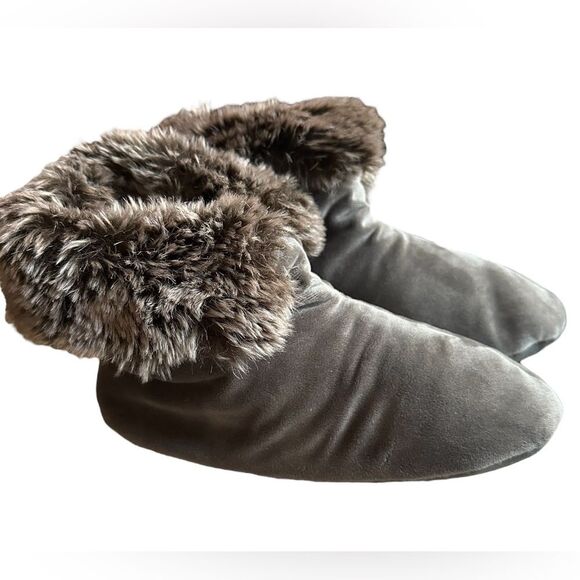 Restoration Hardware Luxurious Faux Fur Lined Bootie Slippers Size L/XL With Bag - Picture 5 of 8